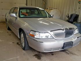 2003 Lincoln Town Car