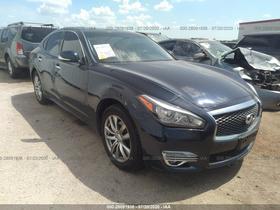 2015 Infiniti Q70