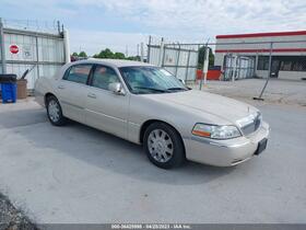 2003 Lincoln Town Car
