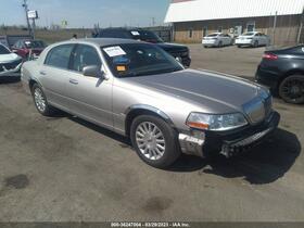 2003 Lincoln Town Car