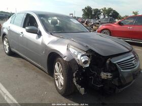 2015 Infiniti Q40