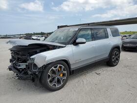 2023 Rivian R1S