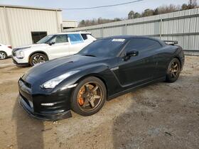 2014 Nissan GT-R