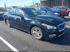 2015 Infiniti Q70