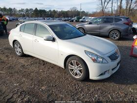 2015 Infiniti Q40