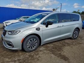 2024 Chrysler Pacifica Hybrid