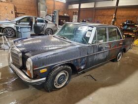 1971 Mercedes-Benz 200 Series