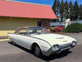 1961 Ford Thunderbird