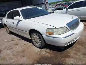 2003 Lincoln Town Car