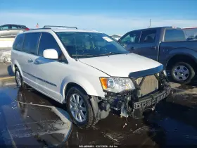 2016 Chrysler Town & Country