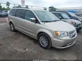 2016 Chrysler Town & Country