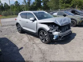 2025 Volvo XC40