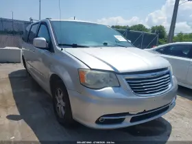 2012 Chrysler Town & Country