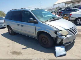 2005 Chrysler Town & Country
