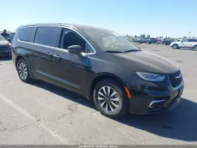 2022 Chrysler Pacifica Hybrid
