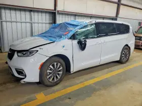 2025 Chrysler Pacifica Hybrid