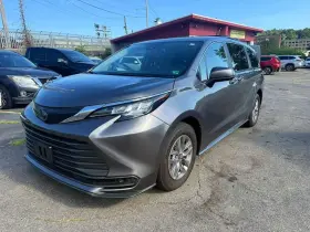 2022 Toyota Sienna Hybrid