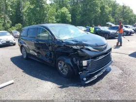2022 Toyota Sienna Hybrid