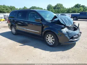 2016 Chrysler Town & Country