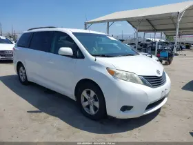2012 Toyota Sienna