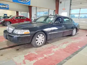 2003 Lincoln Town Car