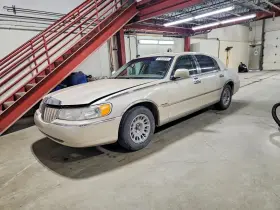 2000 Lincoln Town Car